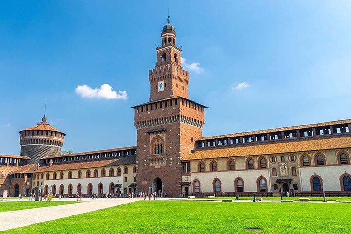 Visita guiada ao Castelo Sforzesco e à obra-prima de Michelangelo.