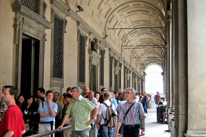 Uffizi Gallery Guided Walking Tour + Ebook