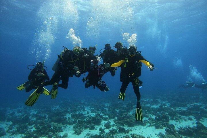 Hurghada Diving Adventure un día con dos excursiones en barco