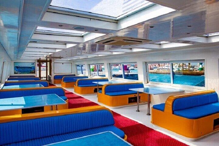 半潜水艦の旅で水中アドベンチャー：マルサ・アラム