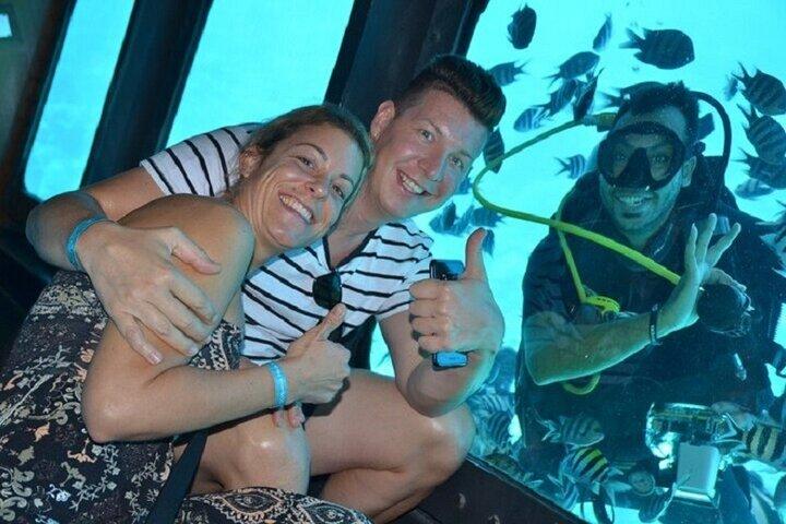 半潜水艦の旅で水中アドベンチャー：マルサ・アラム