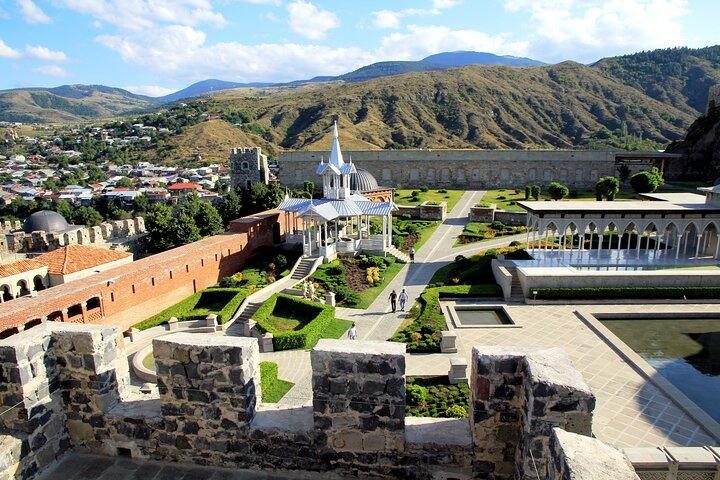 Esplorazione della Georgia meridionale Vardzia Rabati e Borjomi Tour