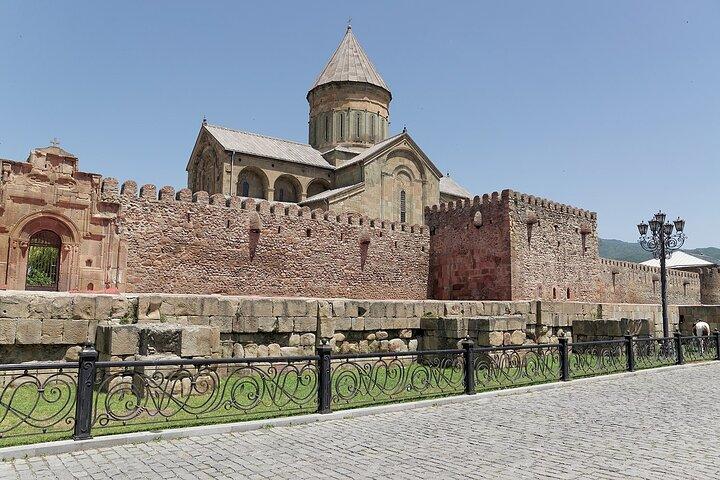 Tour guidato di mezza giornata a Mtskheta, Jvari e Samtavro da Tblisi
