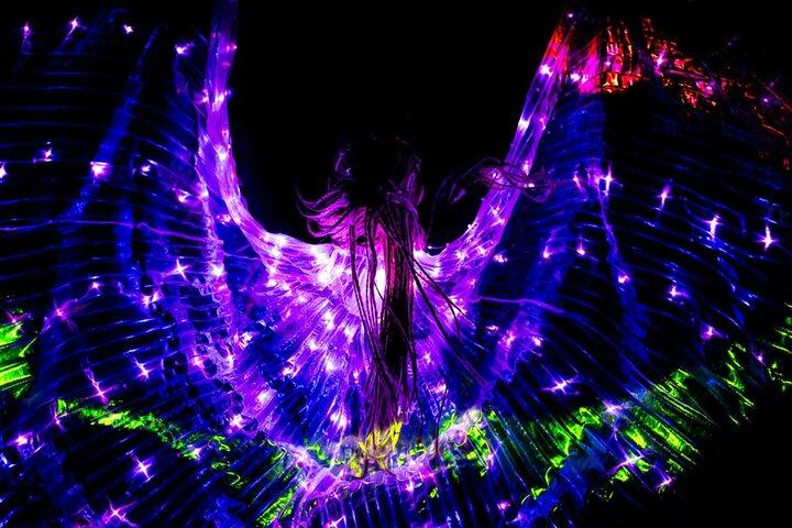 Underjordisk Black Light Theatre Interactive Show i Prag