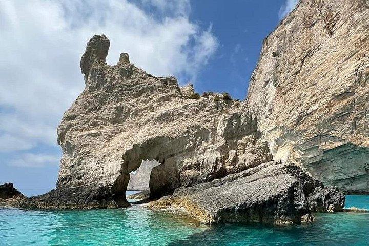 ナヴァイオ ベイ ホワイト ビーチ 西海岸 ポルト ヴロミ アナフォニトリア