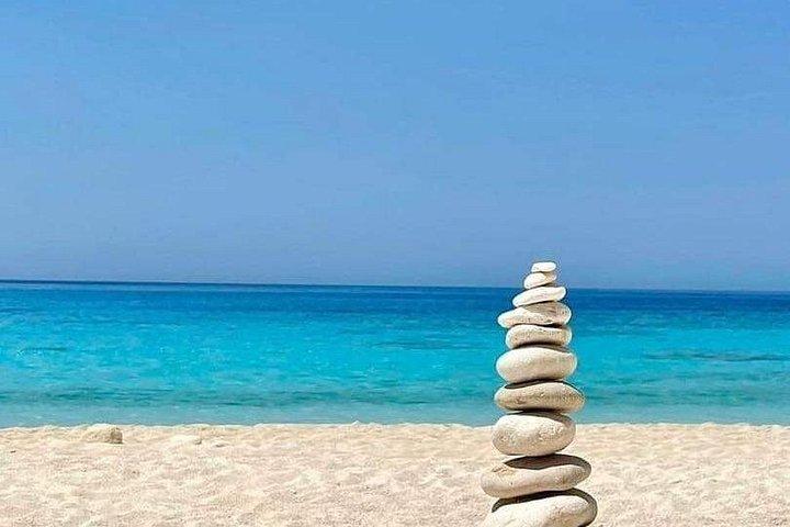 ナヴァイオ ベイ ホワイト ビーチ 西海岸 ポルト ヴロミ アナフォニトリア