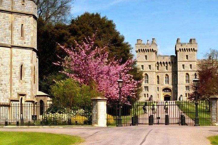 Stonehenge mit Windsor Castle und Bath Private Chauffeurtour