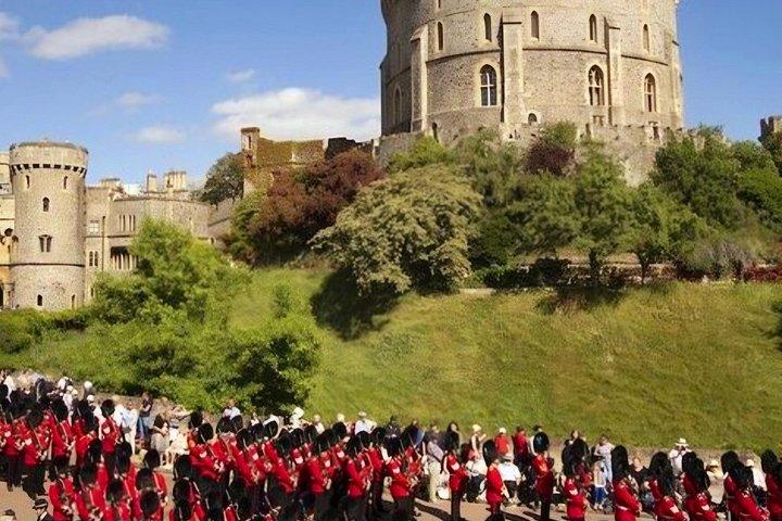 Stonehenge mit Windsor Castle und Bath Private Chauffeurtour