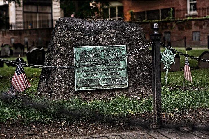 Hoteller i nærheden af Boston Ghost Tours: Gravsten & Pudder
