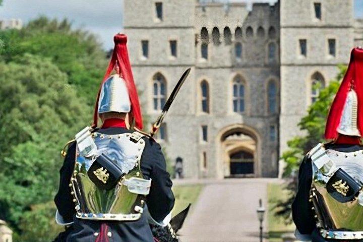 Stonehenge mit Windsor Castle und Bath Private Chauffeurtour