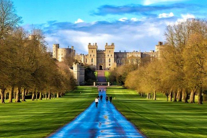 Stonehenge mit Windsor Castle und Bath Private Chauffeurtour