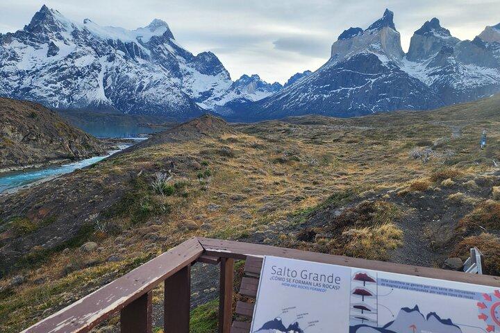 Heldagspanorama Torres Del Paine