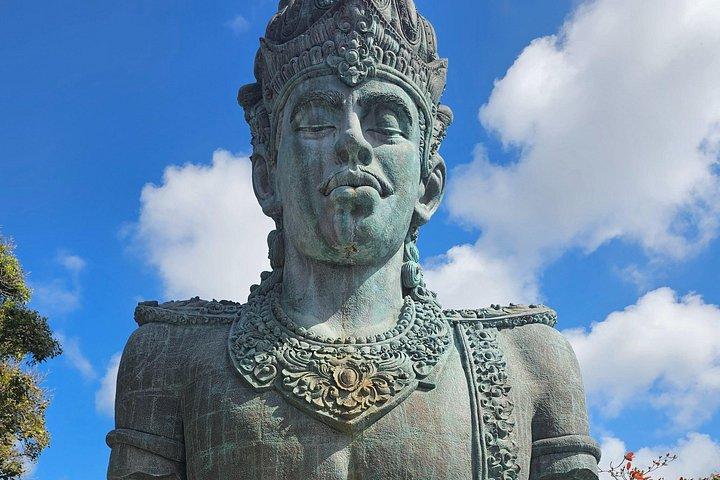 ケチャ ファイヤー ダンスとウルワツ寺院のサンセット ツアー