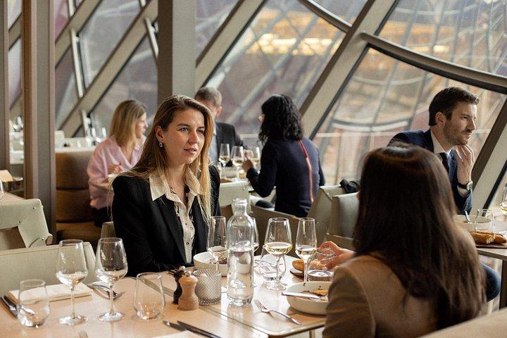 エッフェル塔マダムブラッスリーレストランでパリ一番早いランチ