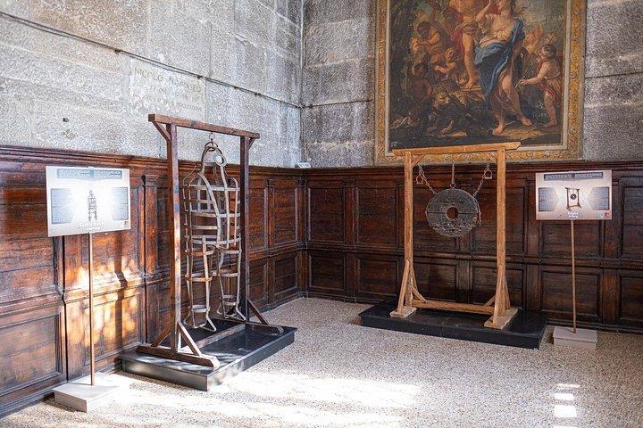 Palacio de los Señores de las Cárceles Nocturnas: Células y Herramientas de Tortura Visitar