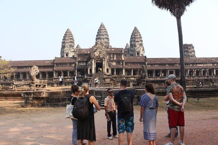 Angkor Wat highlight Tour From Sunrise -Small Group