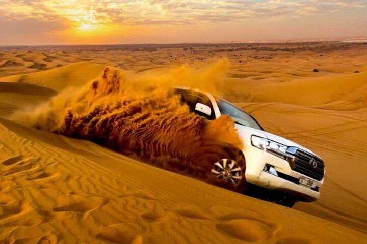 Dubaï : safari dans le désert, quad, balade à dos de chameau et dîner buffet