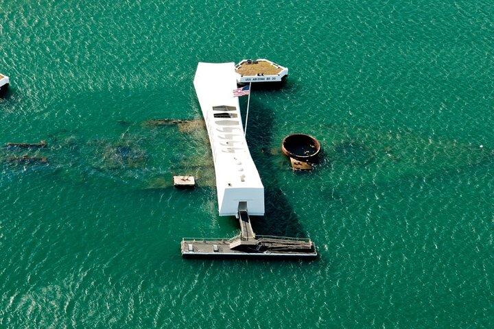 PRIVATE Pearl Harbor: アリゾナメモリアル、ミズーリシップ&シティツアー