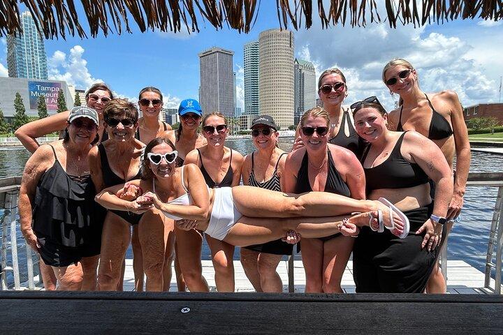 Go Tiki Tours Tampa「#1 フローティング ティキ ボート」船内トイレ