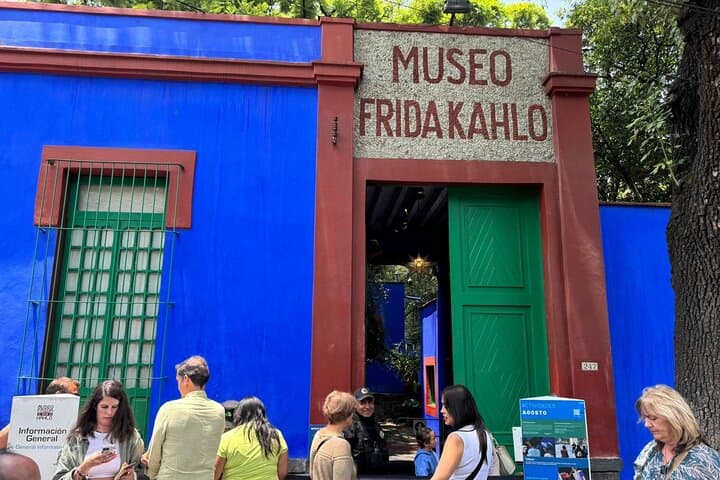 Following Frida Kahlo and Diego Rivera