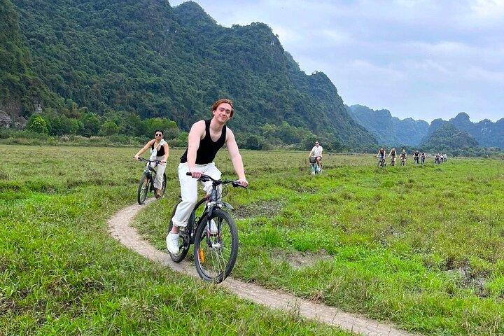 Oplev den mest luksuriøse Lan Ha Bay Cruise, Viet Hai cykling