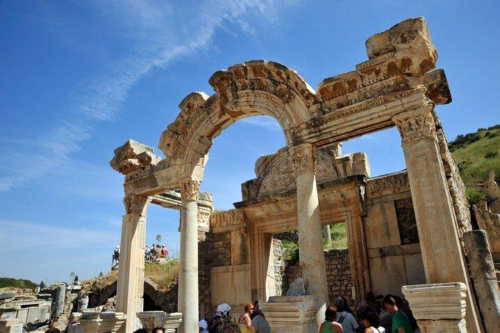 Istanbul and Cappadocia Tour Including Hot Air Balloon Ride