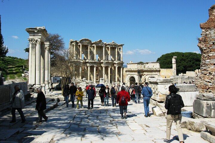 5 Day Tour to Istanbul, Laodicea, Pamukkale, Ephesus, Cappadocia