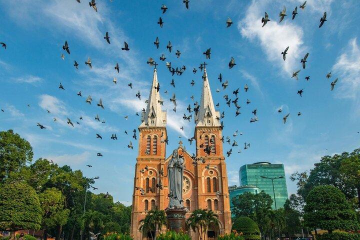 Ho Chi Minh City Highlights Day Tour från hamnen