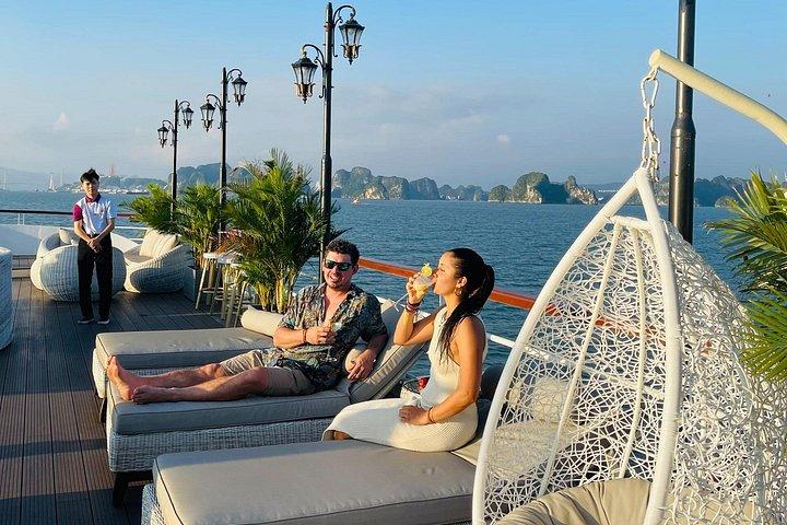 アイリス クルーズ - ランチ付きの豪華なハロン湾日帰りクルーズでくつろぎのひととき