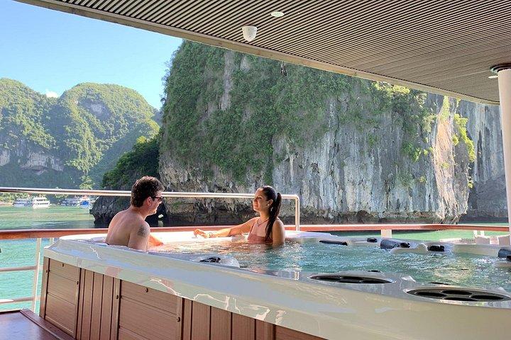 アイリス クルーズ - ランチ付きの豪華なハロン湾日帰りクルーズでくつろぎのひととき