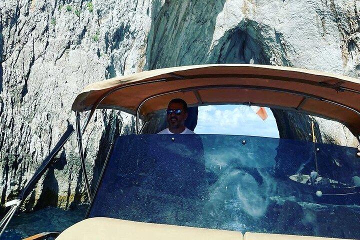 Tour en Barca de Capri y visita a la Grotta Azzurra