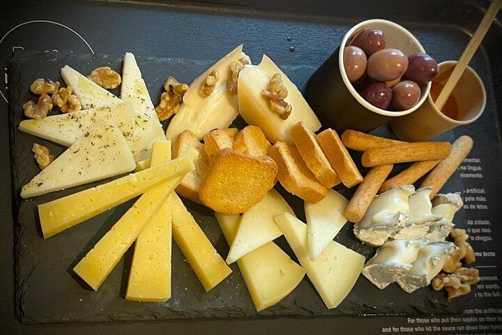 Porto Private Gourmet Food & Wine Historic Tour com um Sommelière