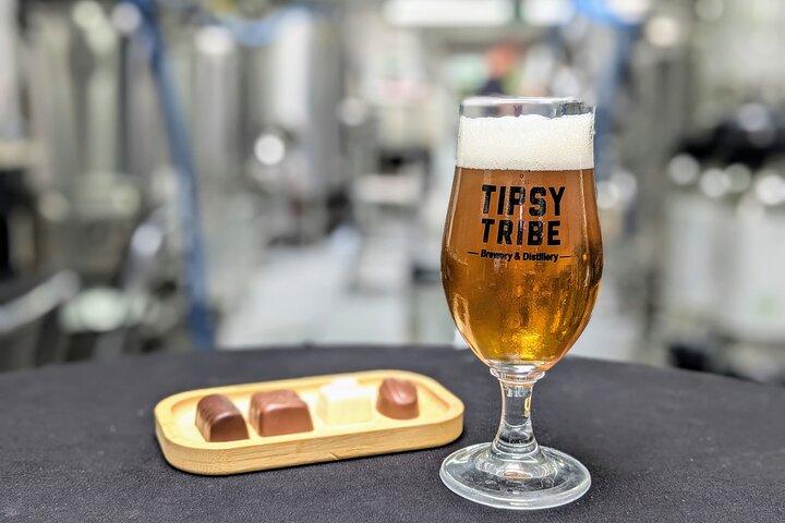 Brüssel : Verkostung von Bier und Schokolade in einer Mikrobrauerei-Brennerei