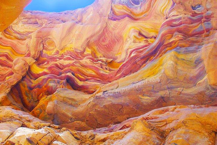 ダハブのカラフルな渓谷を巡る旅