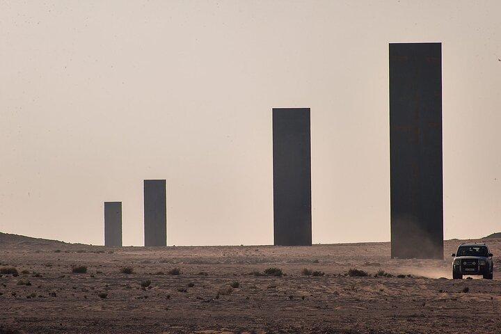 カタール西部のリチャード・セラの彫刻、マッシュルーム・ヒルズ、ラクダ道