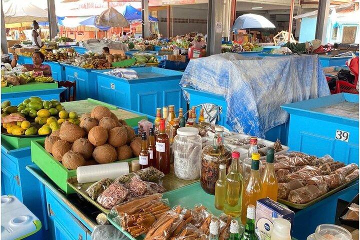 Castries Market Walking Food Tour door LUCIAN FOOD TOURS