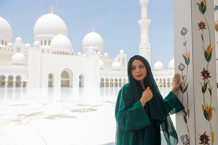 Fra Dubai til Abu Dhabi: Royal Palace, Grand Mosque & Etihad Tower