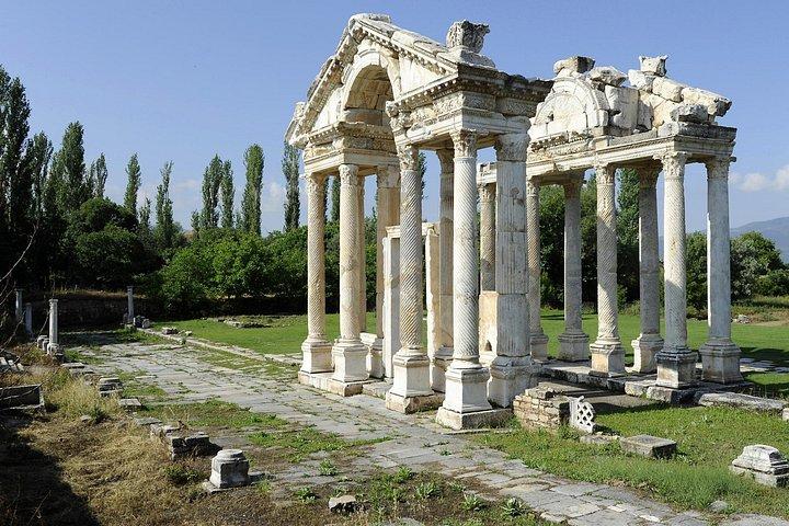 6-Day Tour to Istanbul, Cappadocia, Laodicea, Pamukkale, Ephesus