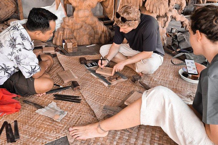 マス村の職人家族と木彫り教室