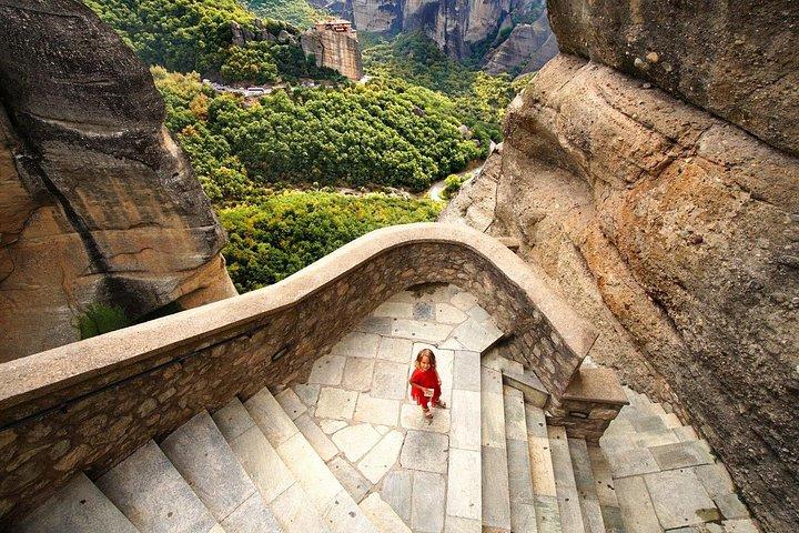 アテネ：ガイド付きツアー、博物館、ホテル付きのメテオラ 3 日間の旅