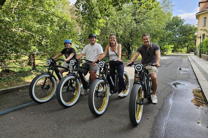 Praag op stijlvolle e-bike in retrostijl - uitzichtpunten en bezienswaardigheden