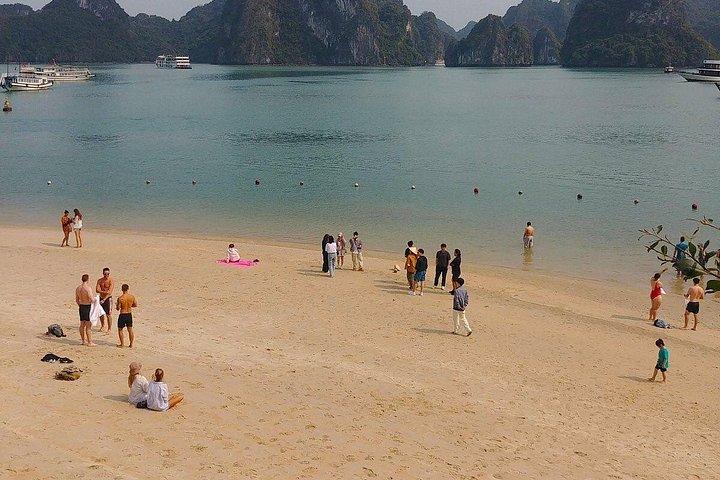 ハノイ：2日間のハロン湾王宮クルーズ、洞窟、ティトップ島