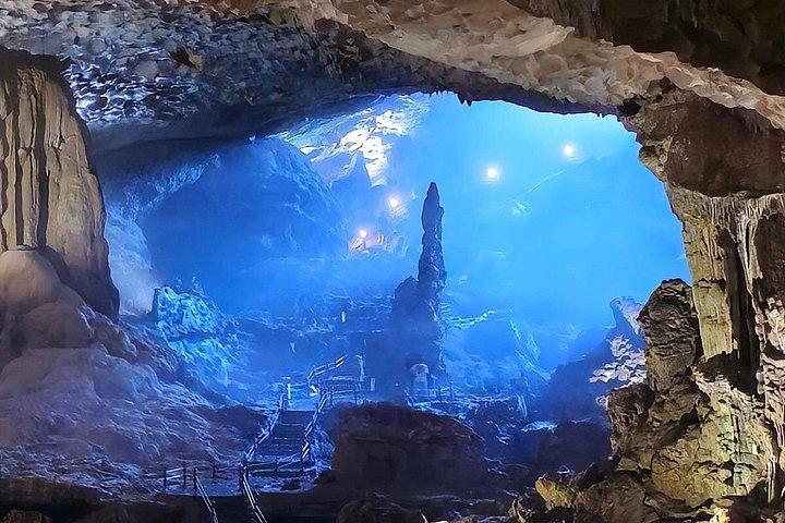 ハノイ：2日間のハロン湾王宮クルーズ、洞窟、ティトップ島