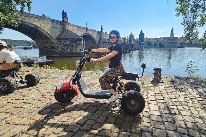 プラハパノラマビューは、トライクEバイクEScooterのライブガイドツアー