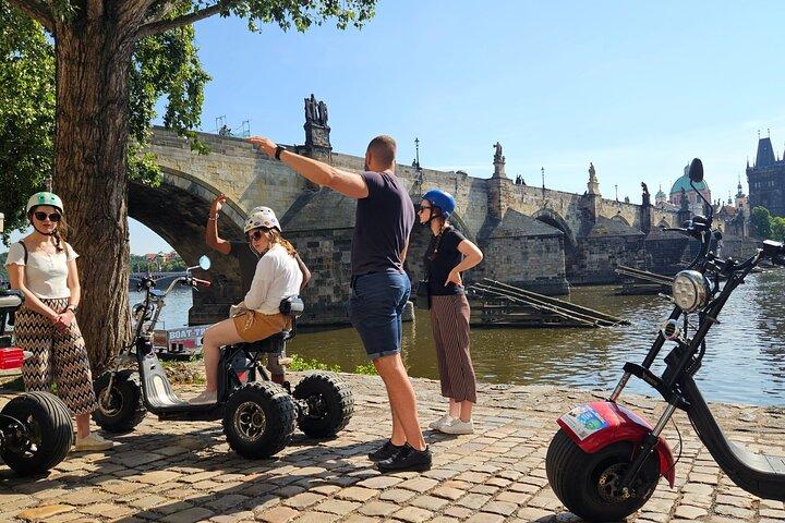 Prag Panoramautsikt Live guidad tur på Trike EBike escooter