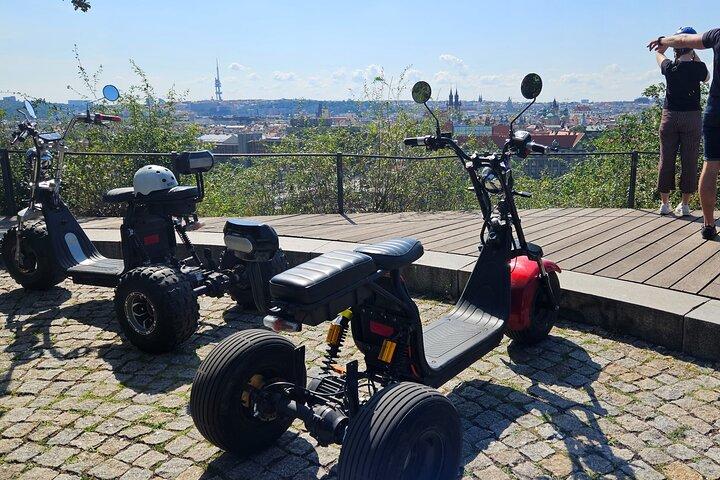 プラハパノラマビューは、トライクEバイクEScooterのライブガイドツアー