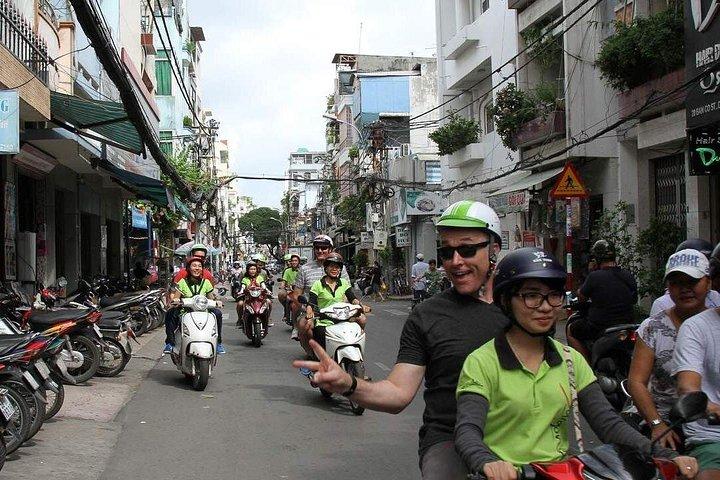 バイクで行くサイゴン市内観光 午前または午後