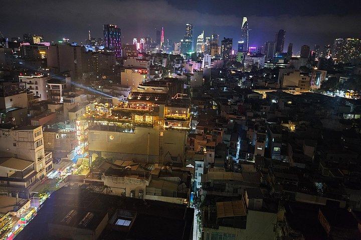 夜のジープツアーサイゴン：新鮮なシーフード、屋台料理、スカイバー