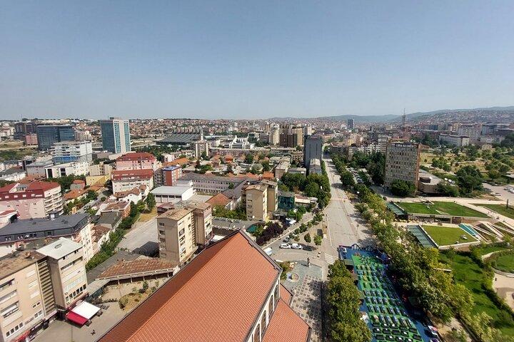 Fra Skopje: Kosovo på en dag – Prishtina, kloster og bjørne