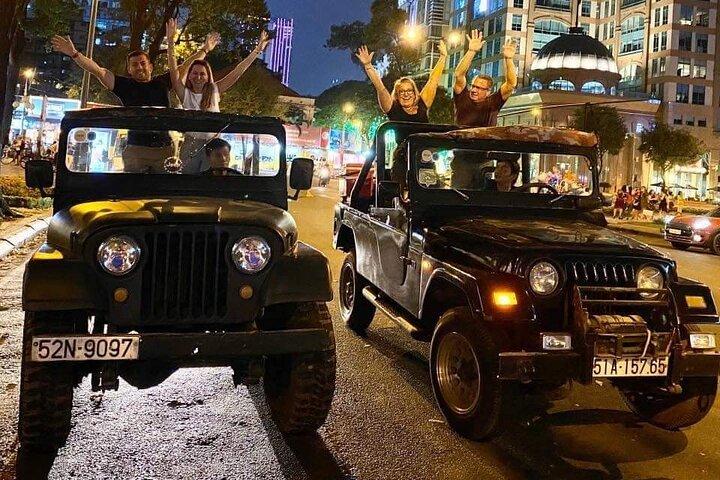 Jeep Tour Saigon By Night: FRUTOS DO MAR FRESCOS, COMIDA DE RUA E SKY BAR